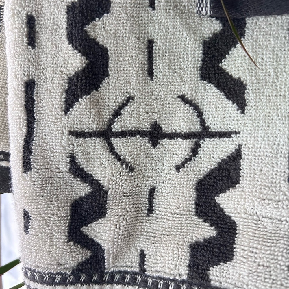 🌴Target Opalhouse 2pc Black & White Vertical Thorns Bath Towel Set - Picture 6 of 9